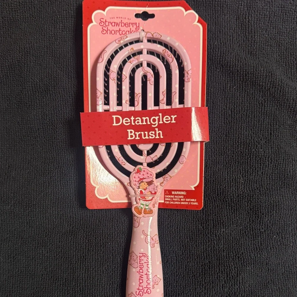 NEW Strawberry Shortcake Pink Detangler Brush